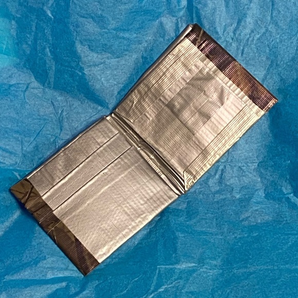 🟢5/$25 𝑯𝒂𝒏𝒅𝒎𝒂𝒅𝒆 Camouflage Duct Tape Wallet - Picture 3 of 9